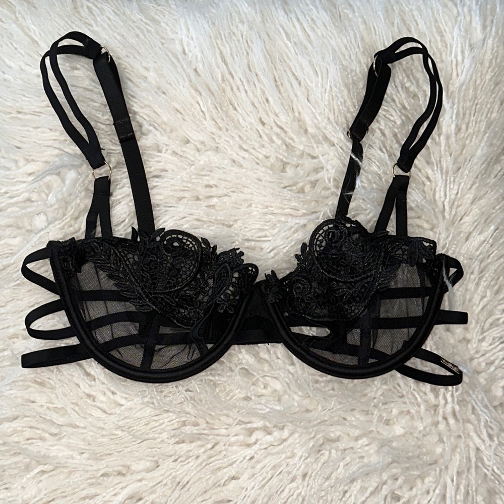 BLUE BELLA Strappy Sheer Bra with lace appliqué and front cut outs z size 32B